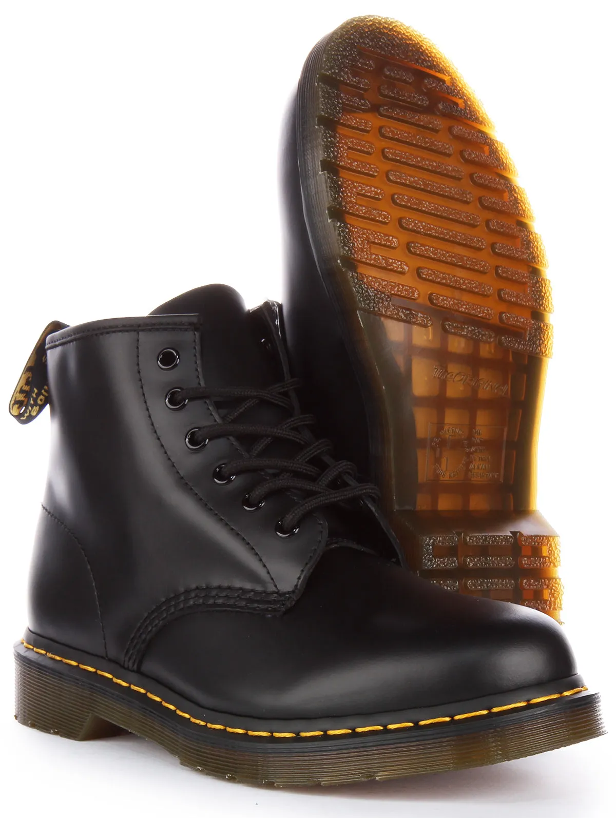 Dr. Martens 101 YS in schwarzen Schuhen Dr. Martens