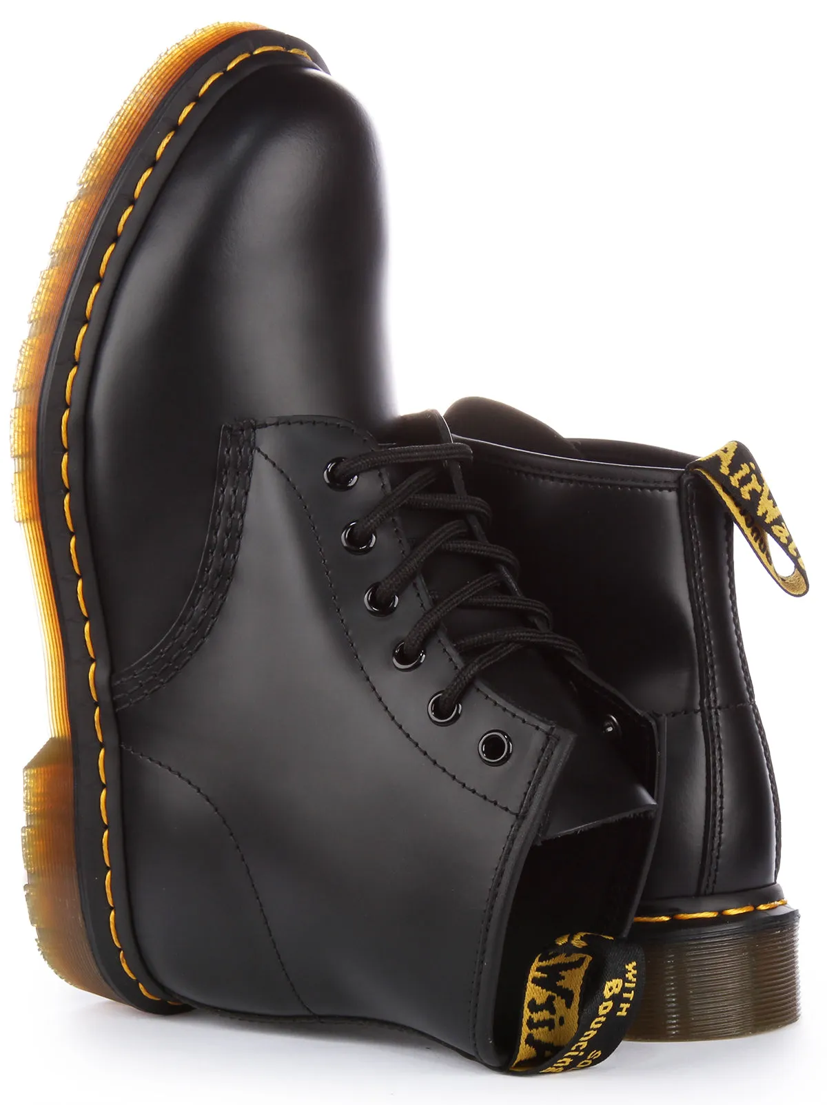 Dr. Martens 101 YS in schwarzen Schuhen Dr. Martens