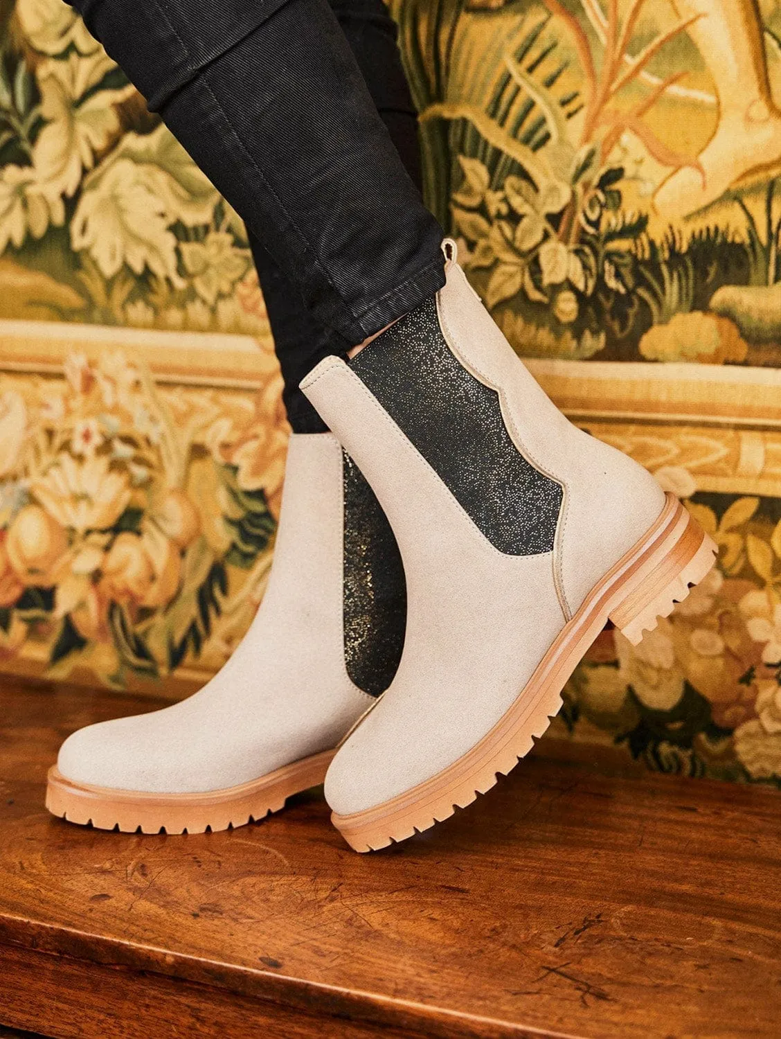 Vergängliche Recycelte Vegane Wildleder Chelsea Stiefel | Taupe