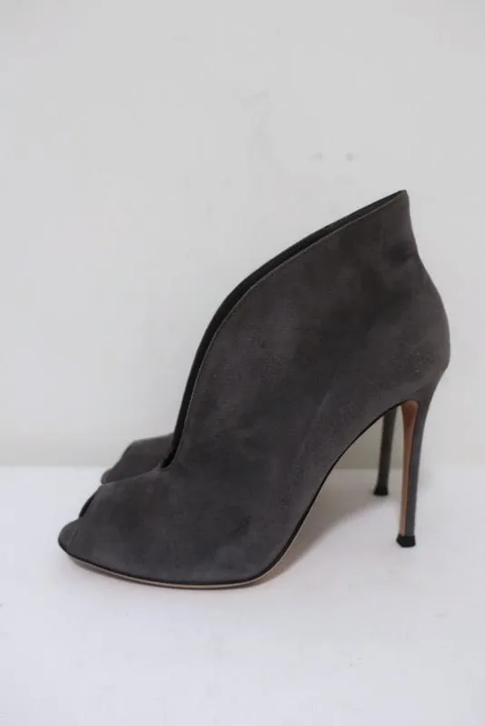 Gianvito Rossi Vamp Booties Grau Wildleder Größe 39.5 Peeptoe Knöchelstiefel