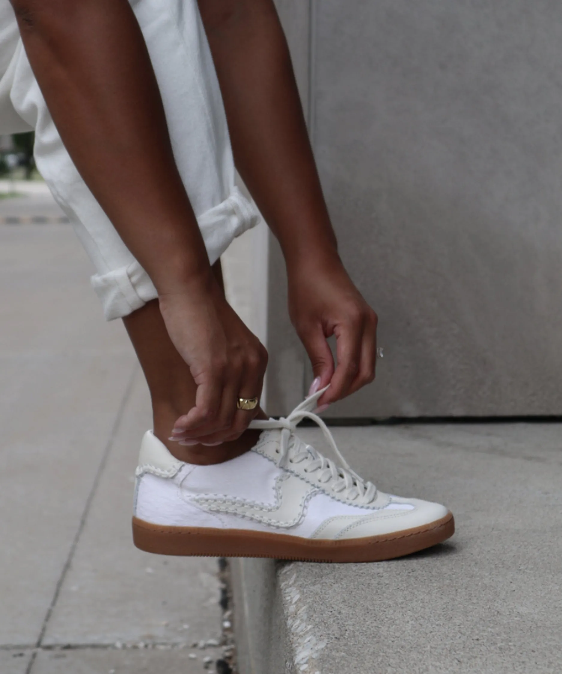 HINWEIS STITCH SNEAKERS ELFENBEIN KALBSHAAR