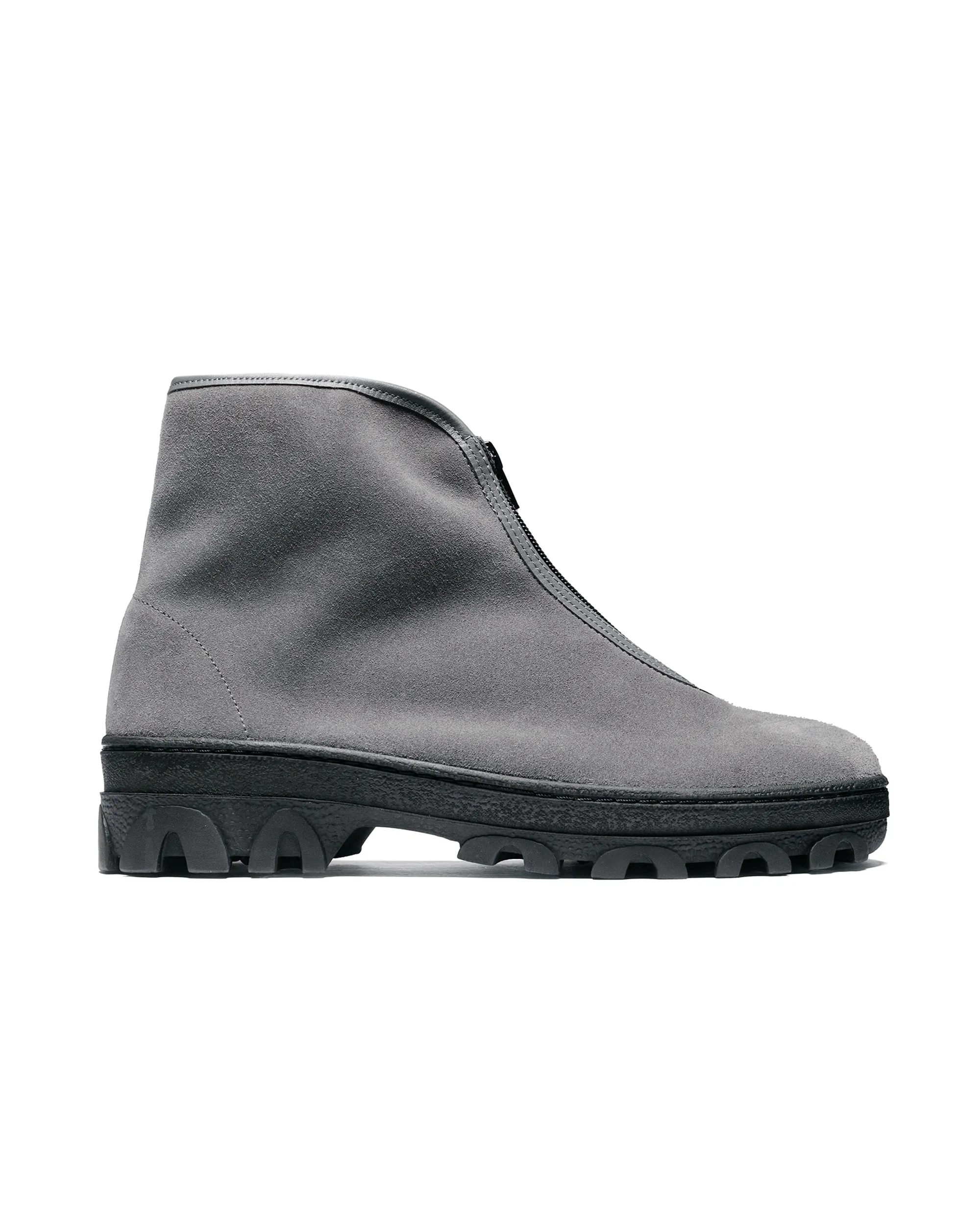 Reproduktion der gefundenen russischen Militärstiefel 540SS in dunkelgrauem Wildleder