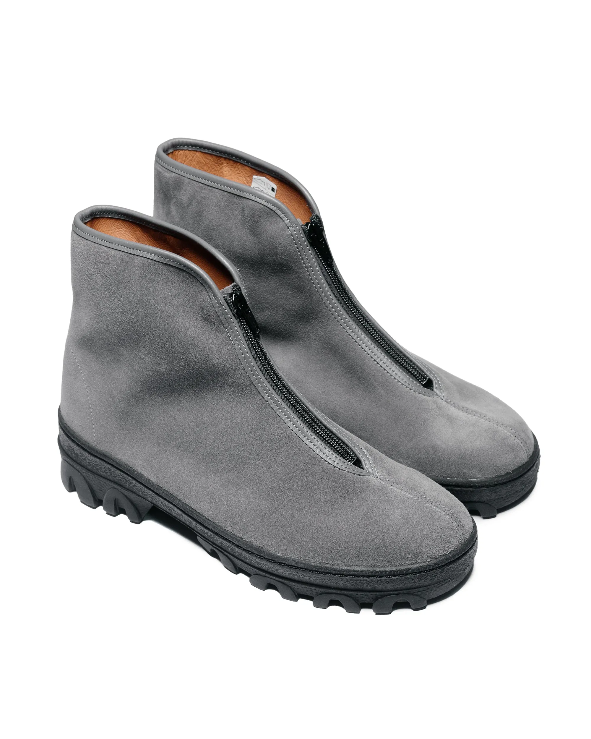 Reproduktion der gefundenen russischen Militärstiefel 540SS in dunkelgrauem Wildleder