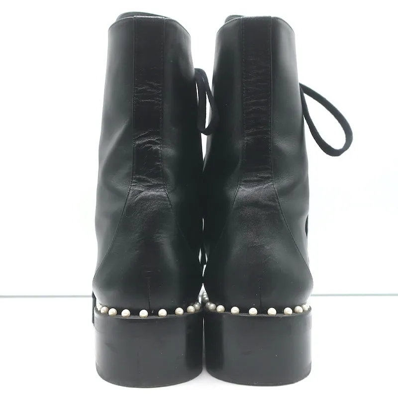 Stuart Weitzman Sondra Flache Kampfstiefel mit Perlenbesatz Schwarz Leder Größe 9