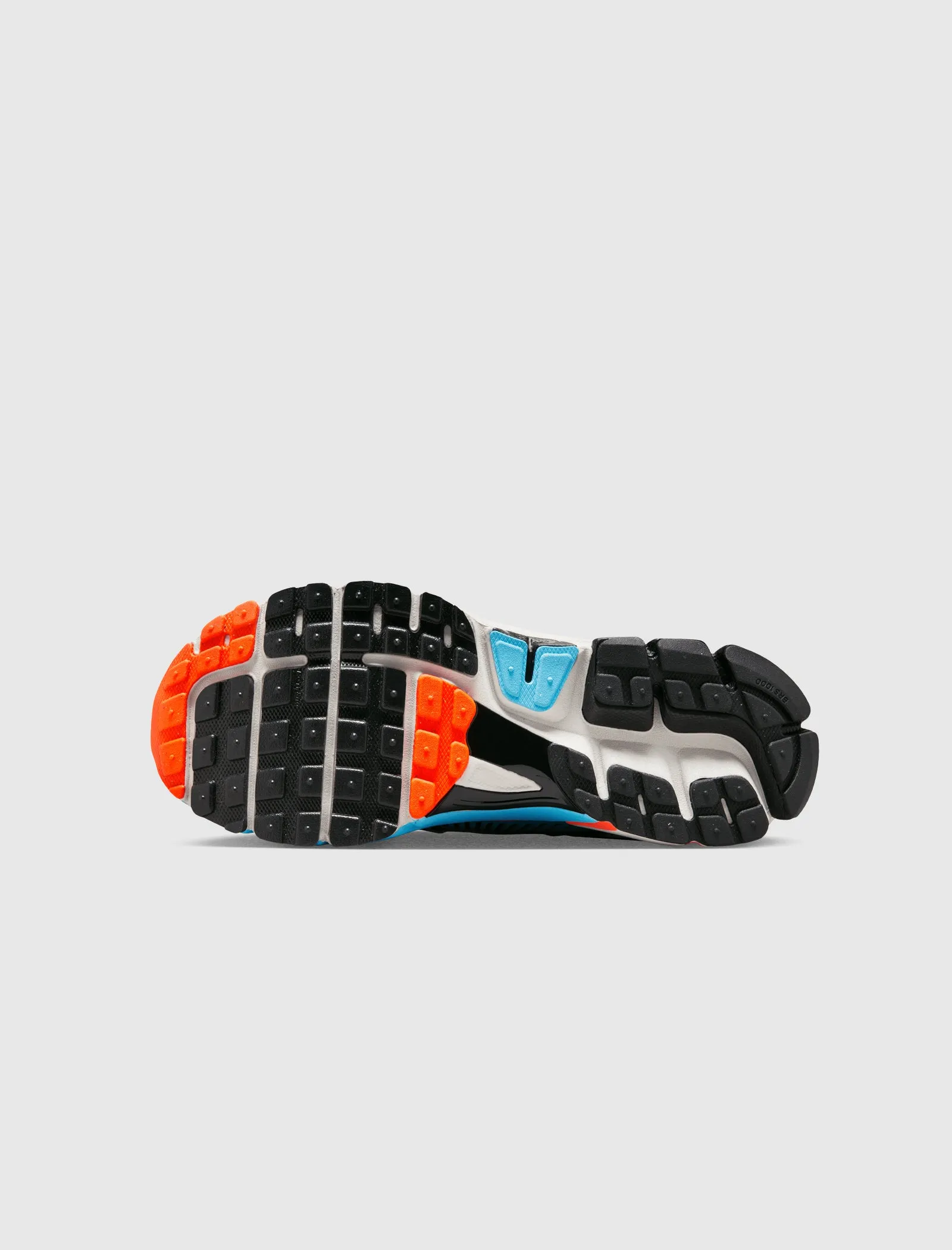 NIKE ZOOM VOMERO 5 FÜR DAMEN 