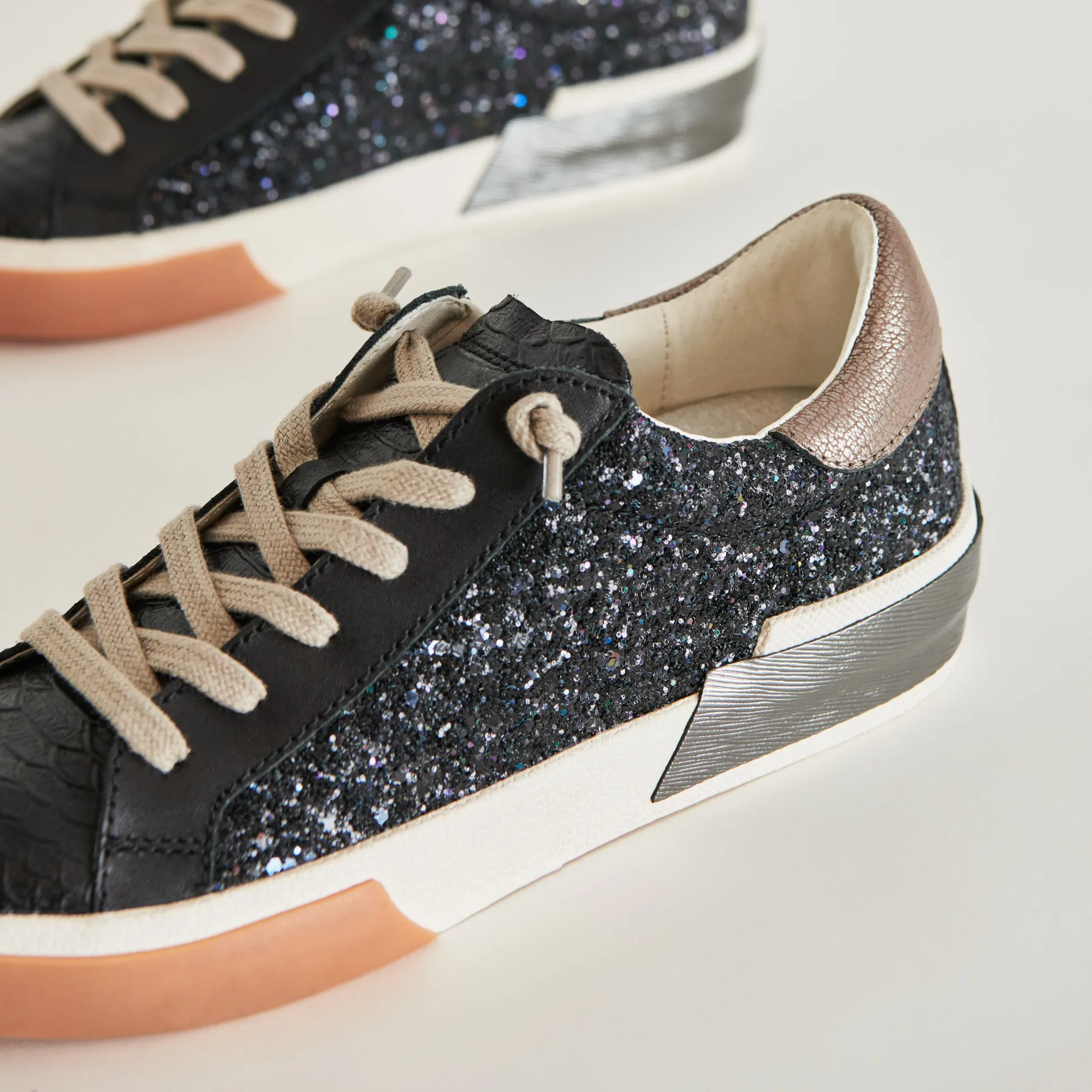 ZINA SNEAKERS SCHWARZ SCHIMMERNDER GLITZER