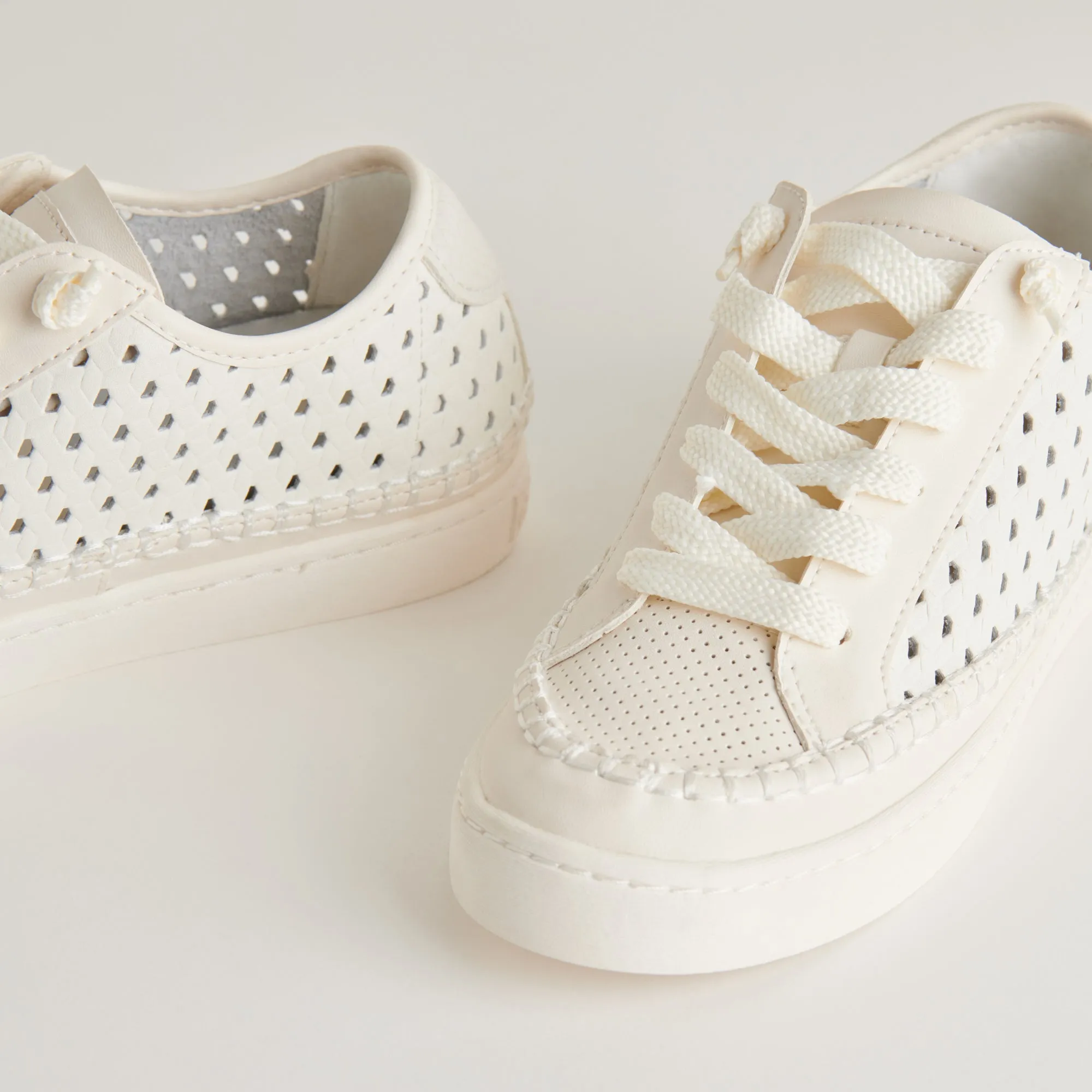 ZOLEN SNEAKER WEIß PERFORIERTES LEDER
